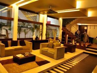 होटल Sayoojyam Residency 2*